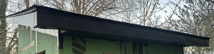 Roof with the aluminum fascia installed.