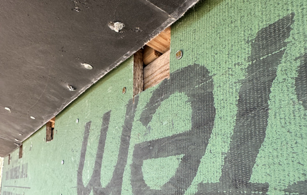 Sealing the gap between the rafters and the sheathing